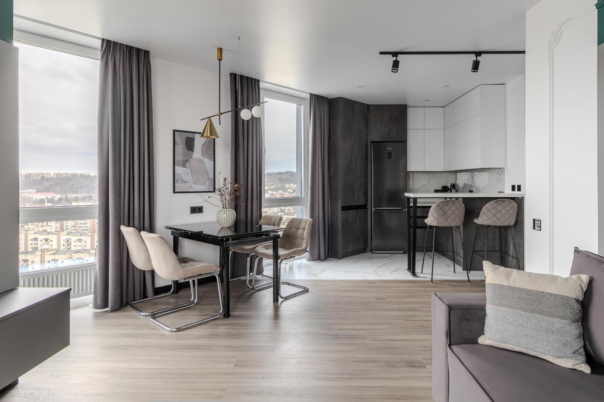 77 Views Apartments By Inshi Lviv Eksteriør billede