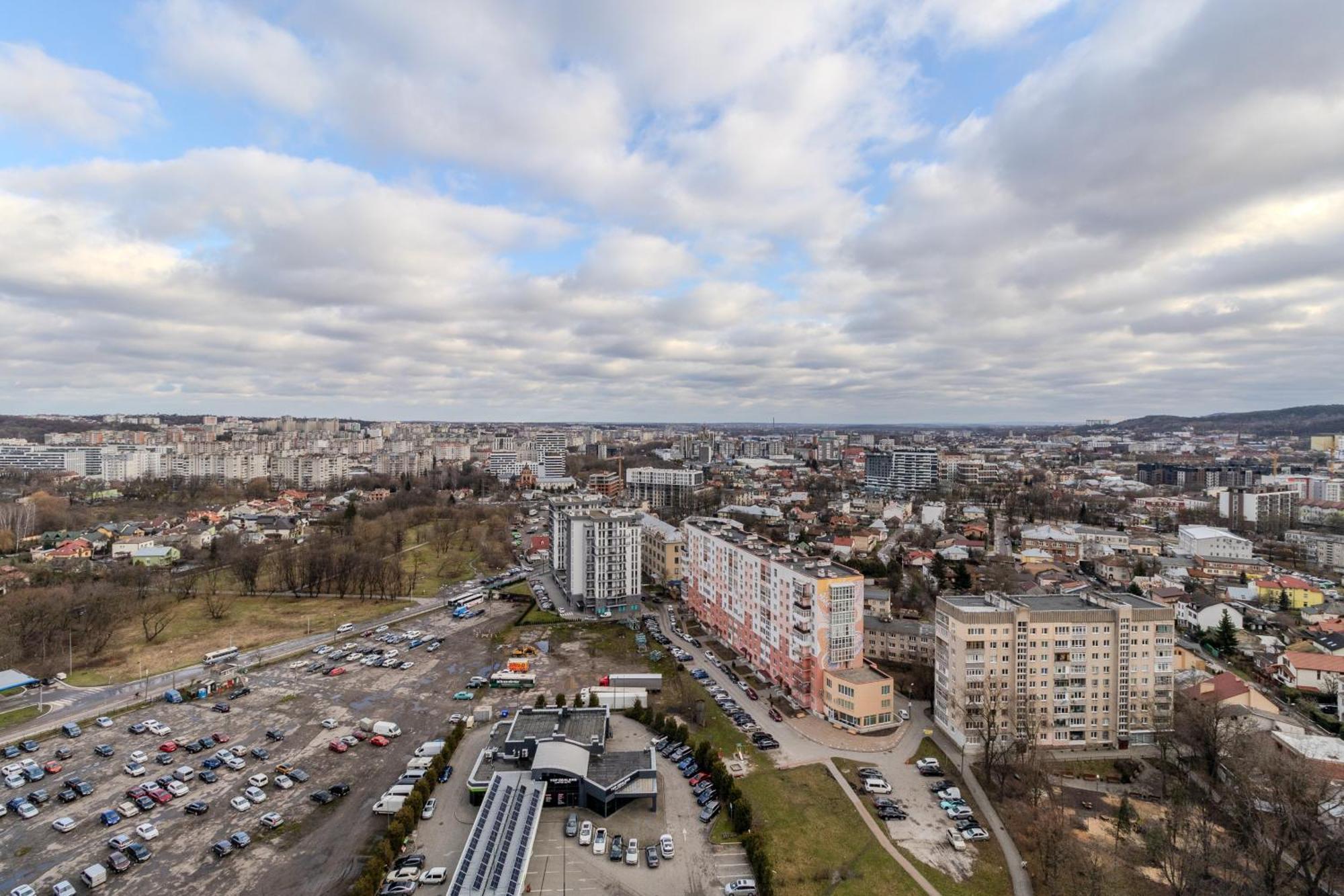 77 Views Apartments By Inshi Lviv Eksteriør billede