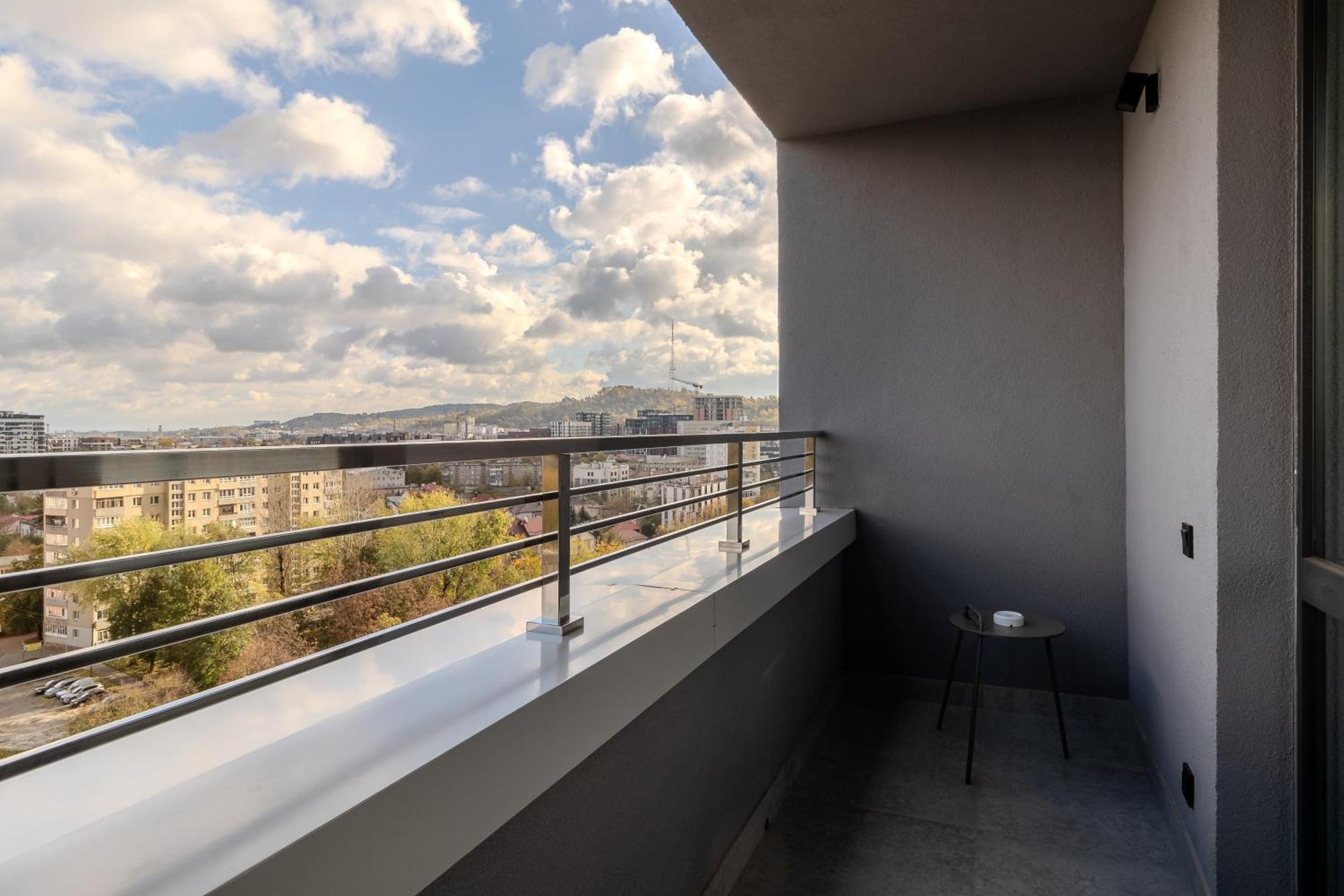 77 Views Apartments By Inshi Lviv Eksteriør billede